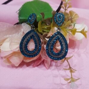 Blue crystal oval earrings